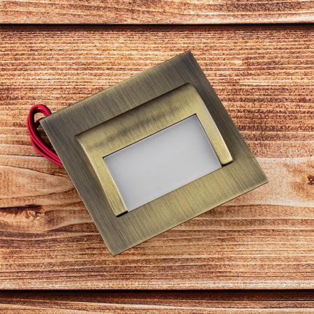 Schodišťové svítidlo DECORUS 9 LED 1.2W. Studená bílá mosaz