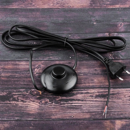 Nožní spínač s černým kabelem