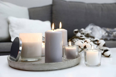 Svíčka: Tradiční válcová svíčka, 12 cm, bílá