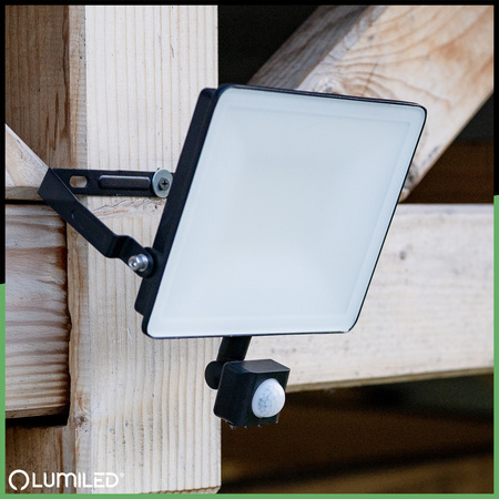 LED reflektor AZZLER 50W 6000lm 4000K IP44 Halogenová venkovní lampa se senzorem pohybu černá LUMILED