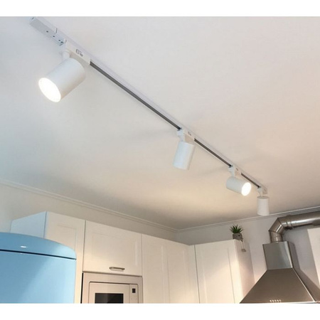 Úhlový rohový konektor pro třífázové přípojnice. bílý