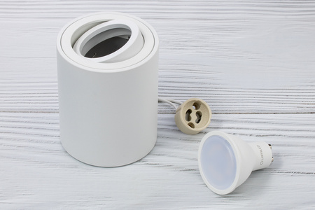 Povrchové Halogenové svítidlo, TUBA SPOT Kulatá 84mm Bílá AMAT-M + LED GU10 6W Teplá bílá LUMILED