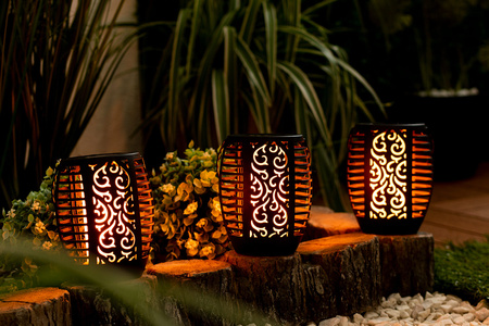 Solární zahradní lampa LED závěsná LANTERN Flame IP44 1700K soumrakový senzor