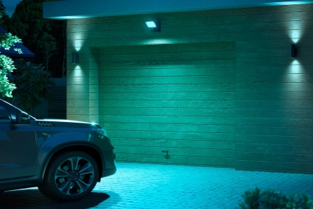 LED reflektor 30,5 W 2250 lm IP44 bílý a barevný Ambiance RGB + TW černý s venkovní kamerou IP 1080p Full HD CMOS Smart SMART Zigbee Bezpečný reflektor Kamera Philips HUE