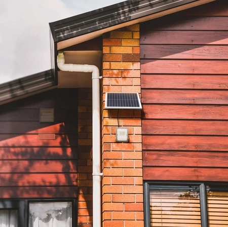 Solární reflektor se senzorem 20W 600lm 5000K Neutrální 90° 3,2V IP65 IK07 Povrchová montáž Šedá VIDEX