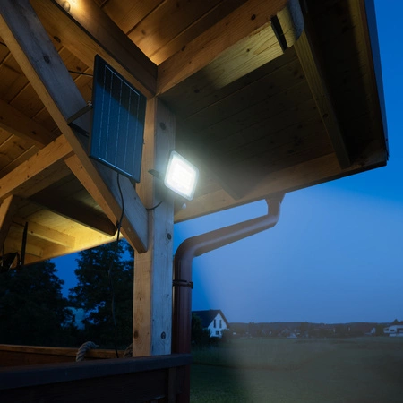 Solární halogenový reflektor LED 100W Zahradní lampa 4000K IP65 PIR senzor pohybu + dálkové ovládání FULGOR LUMILED