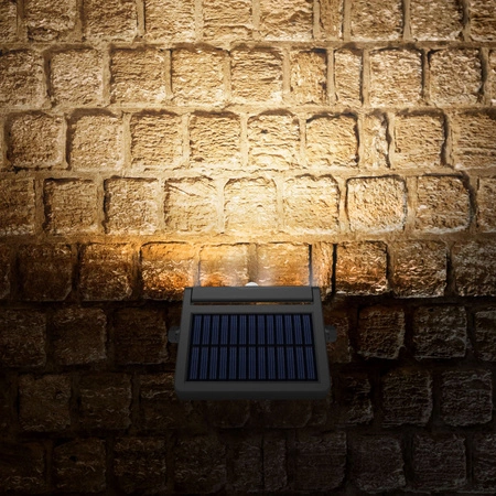 Solární reflektor se senzorem 10W 600lm 5000K neutrální 60° 3,2V IP54 IK06 černý VIDEX