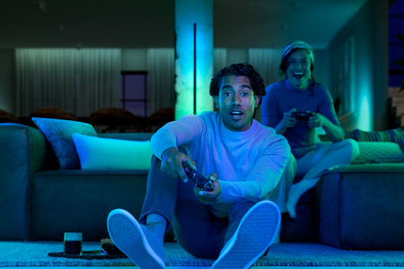 Stolní lampa SIGNE GRADIENT LED Dub EU/UK 11,8W CCT RGB PHILIPS HUE Bluetooth Zigbee