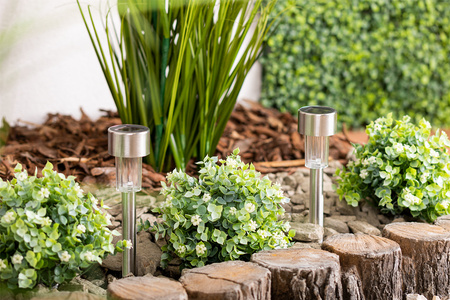 LED zahradní lampa na solární pohon satén INOX / CHROME