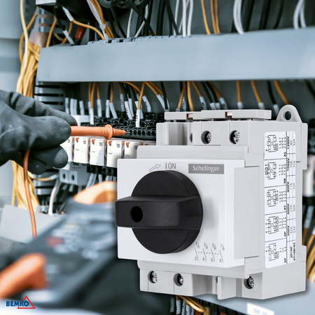 Hlavní odpojovač PV 4-pólový 1200V IP20 32A Schelinger