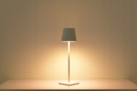 LED stolní lampa 3W 200lm 4000K neutrální bílá dobíjecí školní noční světlo stmívatelná vypínač bílý Solio Masterled