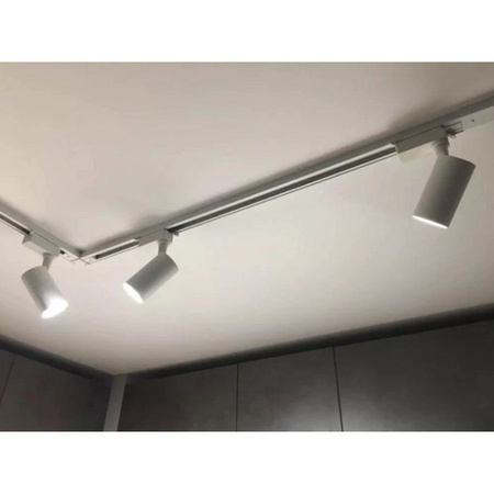 Přímý konektor pro třífázové přípojnice. černý