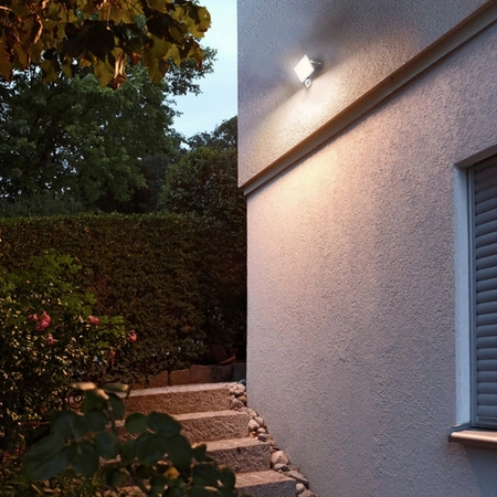 Reflektor LED 50W 4500lm 5000K IP65 Bílý se senzorem pohybu a soumraku VIDEO LUCA