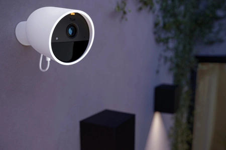 Sada Secure Camera WCA E27 + 2x kontaktní senzor + 2x žárovky Philips Hue E27 White and Color Ambiance