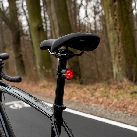 Zadní svítilna na kolo červená USB-C 6 režimů IP66 POWERFUL VAYOX