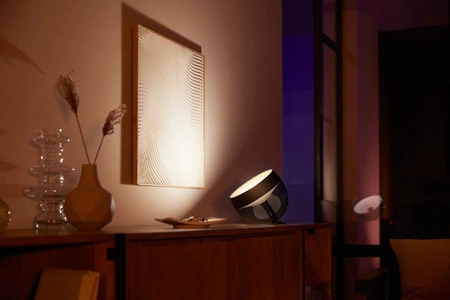 IRIS LED stolní lampa černá EU/UK 8,1W CCT RGB PHILIPS HUE Bluetooth Zigbee