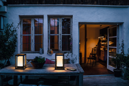 Chytrá venkovní LED stolní lampa RGB+W WIFI SMART+ POWERBANK USB FRAME STŮL LEDVANCE