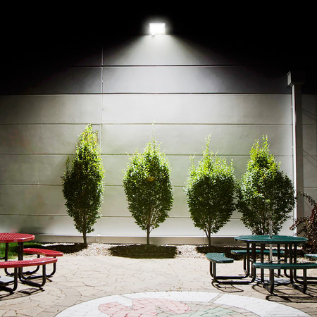 Reflektor LED 30W 2700lm 5000K IP65 Bílý s pohybovým a soumrakovým senzorem VIDEO LUCA