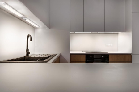 Ledvance Lineární hrana LED nábytek základna světlo s čidlem pohybu 8W 640lm CCT stmívatelné bílé 30cm Lineární hrana Ledvance