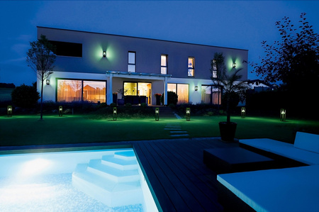 Chytrá solární zahradní nástěnná lampa 6W 400lm RGB+W SMART+ BLUETOOTH Ledvance