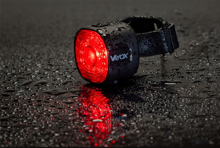 Zadní svítilna na kolo červená SMART USB-C 6 režimů IP66 POWERFUL VAYOX