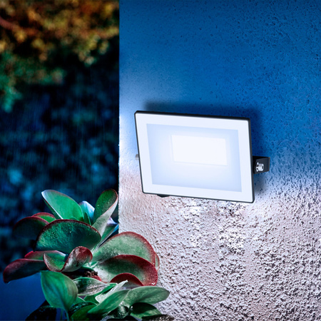 Reflektor LED 20W 2050lm 5000K IP65 Black Lois Philips