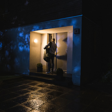 LED nástěnná lampa 15W 950lm 3000k ŠEDÁ s pohybovým senzorem a HD kamerou LEDVANCE Smart+ WiFi