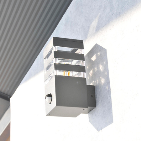 Zahradní lampa Nástěnná lampa TEKSAS PIR E27 IP44 senzor grafitový GOLDLUX (Polux)