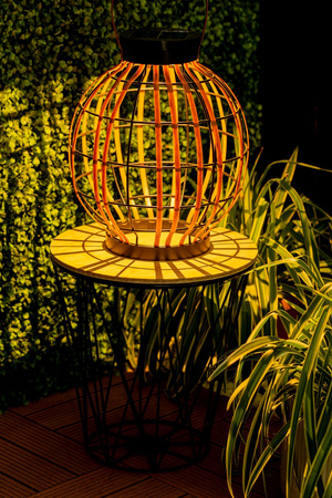 LED solární lampa Venkovní zahradní stojací závěsná lucerna 3000K IP44 30.5 cm soumrakový senzor