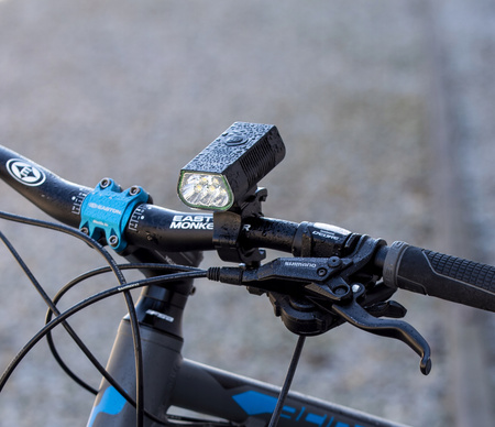 Svítilna LED Cyklistická svítilna Držák USB-C 6 režimů 1020lm IP65 Funkce Powerbanka VAYOX