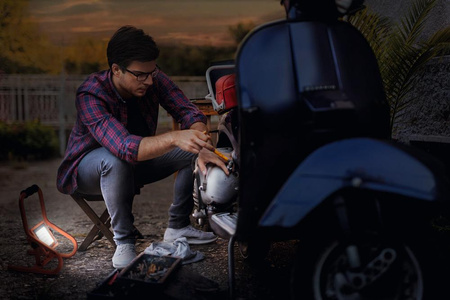 Reflektor LED 20W 1600lm 4000K IP44 PRACOVNÍ SVĚTLO R-STAND USB LEDVANCE