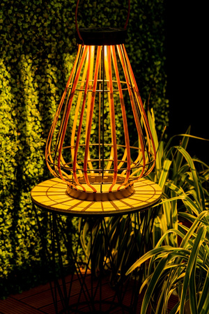 LED solární lampa Venkovní zahradní stojací závěsná lucerna 3000K IP44 37cm soumrakový senzor