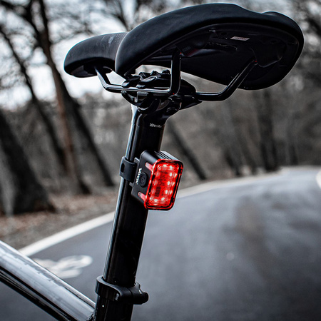 Zadní svítilna na kolo červená USB-C 6 režimů IPX6 POWERFUL VAYOX