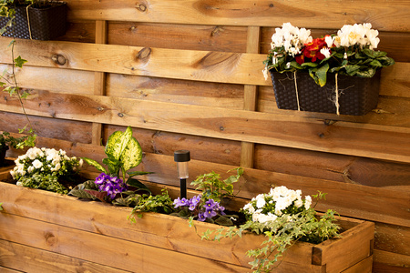 LED solární zahradní lampa. černá. 6500K. Studená bílá