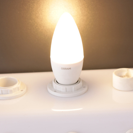 LED žárovka E14 B39 4,9W = 40W 470lm 2700K teplá bílá 180° Ledvance