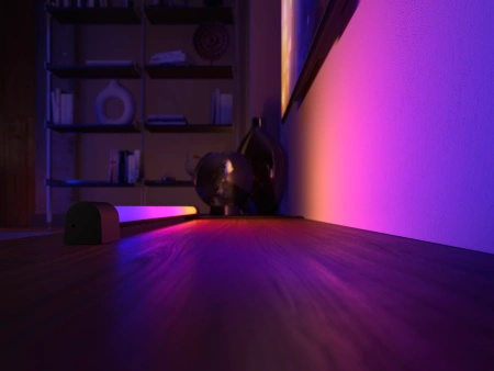 Lineární stolní lampa LED Play Tube Black GRADIENT EU/UK 17,4W CCT RGB PHILIPS HUE