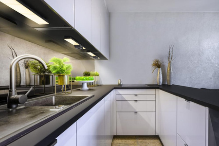 Bezrámové 3,85W 250lm 3000K teplé stmívatelné LED světlo pod skříňku s čidlem pohybu černé pod skříňku Ledvance