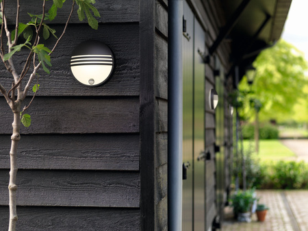 Zahradní lampa LED nástěnná lampa YARROW IR myGarden 6W 2700K IP44 kulatá s pohybovým senzorem černá PHILIPS