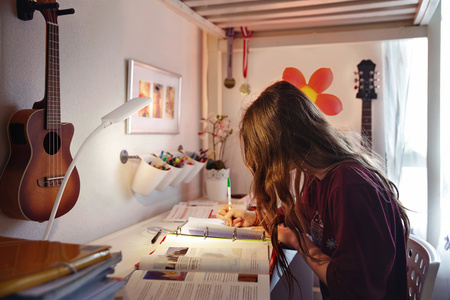 LED stolní lampa Clip nastavitelná 5,2W 80lm 4000K neutrální stmívatelná baterie bílá Panan Ledvance