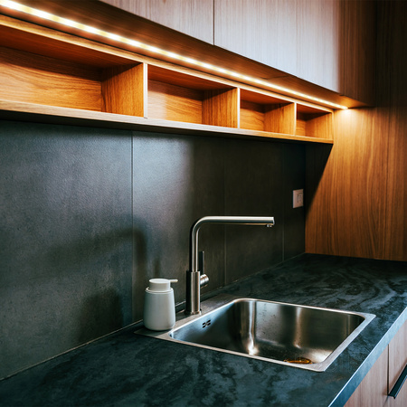 LED pásek 3,4W 240lm 3000K teplý se senzorem pohybu 1m Correa Kobi