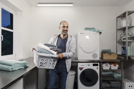 Lineární páskové svítidlo 7W 640lm 4000K Neutral Grey Essentials Ledvance