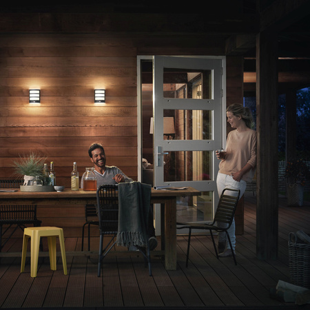 Zahradní lampa LED nástěnná lampa PYTHON IR myGarden 6W 2700K IP44 s pohybovým a soumrakovým senzorem černá PHILIPS