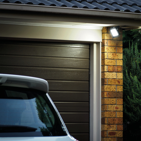 Venkovní zahradní LED reflektory 30W 2505lm 4000K Neutrální 120° IP65 IK05 Černá MH Kobi