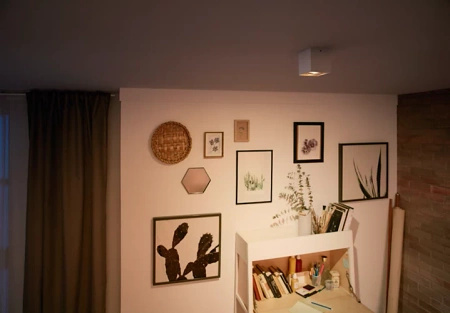 LED halogenové svítidlo pro povrchovou montáž 4,5W BOX Moving white PHILIPS