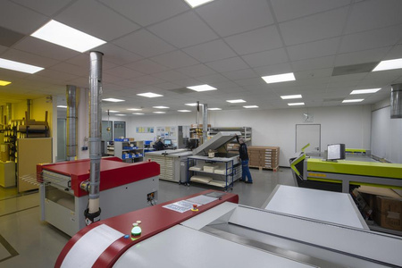 LED panelové stropní světlo 33W 4320lm 4000K neutrální stmívatelné povrchově montované bílé 60x60cm Zigbee Comfort Ledvance