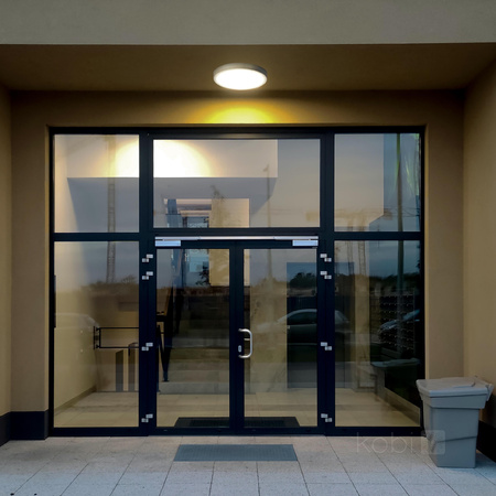 LED stropní svítidlo do koupelny s povrchovou montáží 24W 2520lm 4000K 120° se senzorem pohybu a soumraku bílé IP65 Nairos Kobi