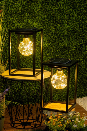 LED solární lampa Venkovní zahradní stojací závěsná lucerna 3000K IP44 26cm soumrakový senzor