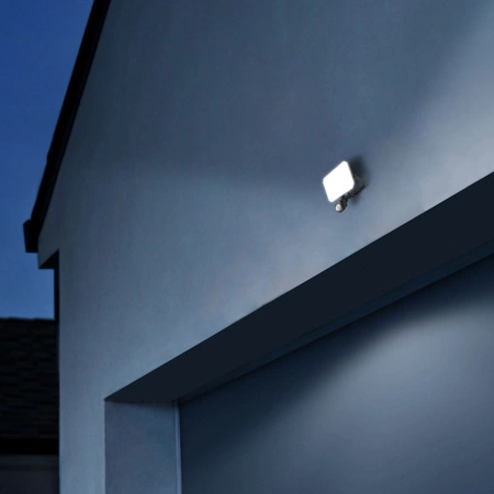 LED reflektor 30W 2850lm 5000K studený se senzorem pohybu a soumraku černý s mléčným stínítkem Videx