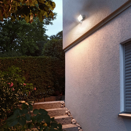 Reflektor LED 20W 1800lm 5000K IP65 Bílý s pohybovým a soumrakovým senzorem VIDEO LUCA