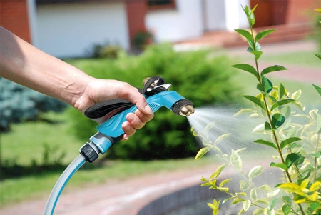 2-funkční nastavitelný postřikovač pro zahradní hadici BASIC CELLFAST